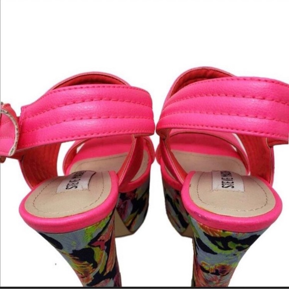 Hot pink Steve Madden heels - Picture 5 of 7